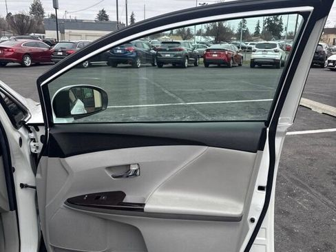 Used 2012 Toyota Venza LE image 17