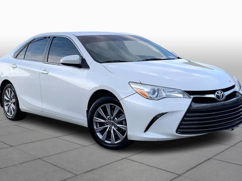 Used 2015 Toyota Camry XLE image 2