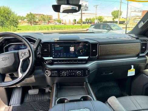 Used 2025 Chevrolet Silverado 2500 High Country w/ High Country Premium Package AWD/4WD image 12