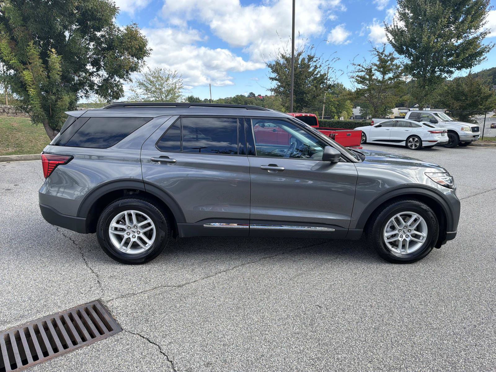 Used 2025 Ford Explorer Active w/ Active Comfort Package RWD image 10