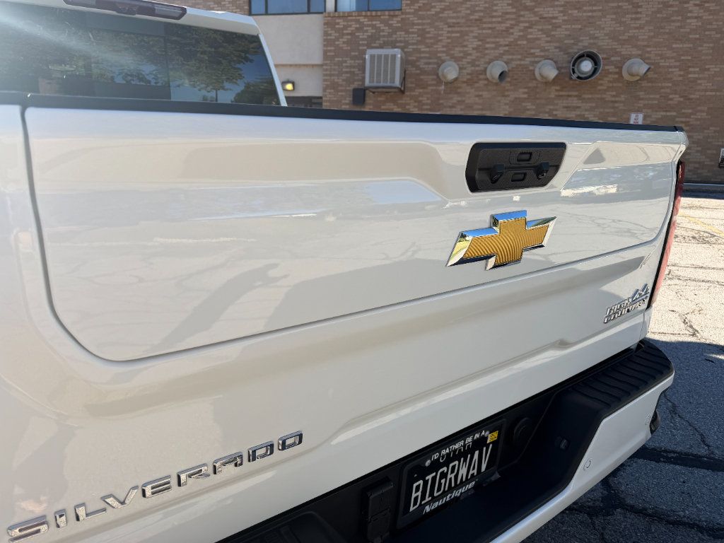 Used 2026 Chevrolet Silverado 3500 High Country w/ High Country Premium Package AWD/4WD image 12