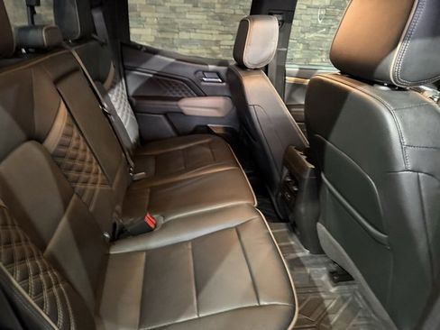 Used 2023 GMC Canyon Denali w/ Denali Black Edition image 4