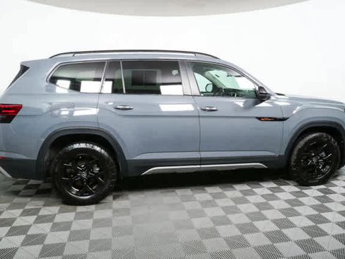 Certified 2025 Volkswagen Atlas Peak Edition SE AWD/4WD image 27