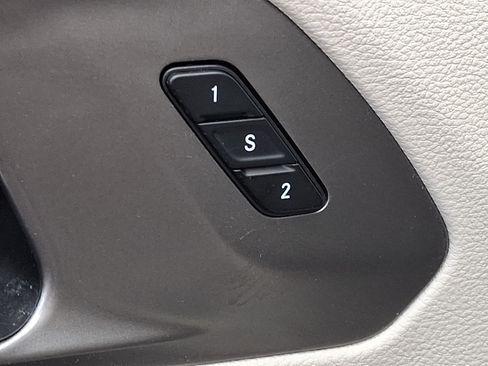 Used 2023 Chrysler Pacifica Touring-L FWD image 28