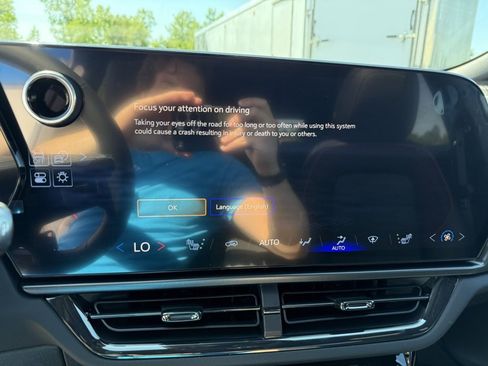 New 2025 Chevrolet Equinox EV RS image 17