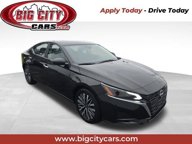 Used 2025 Nissan Altima 2.5 SV FWD image 1