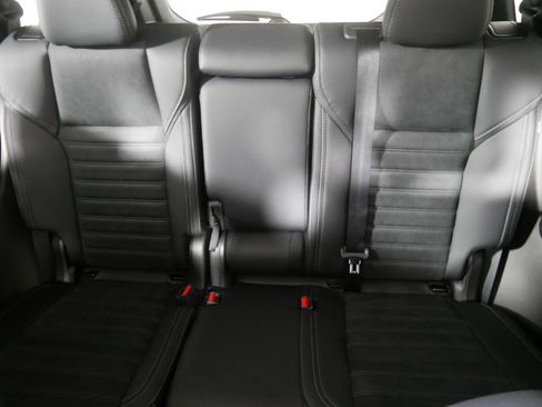 New 2025 Mitsubishi Outlander SE image 3