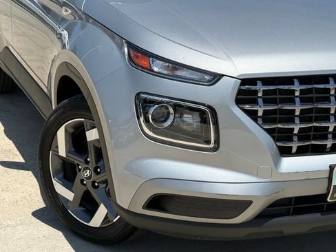 Used 2025 Hyundai Venue SEL FWD image 3