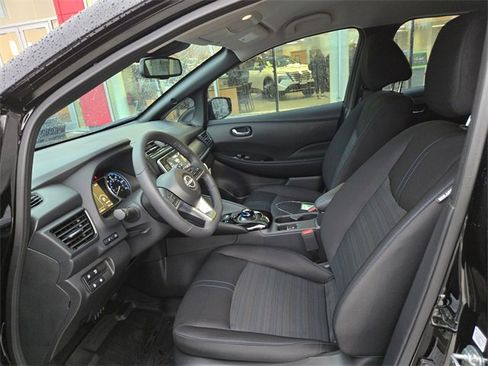 Used 2025 Nissan Leaf SV Plus image 21