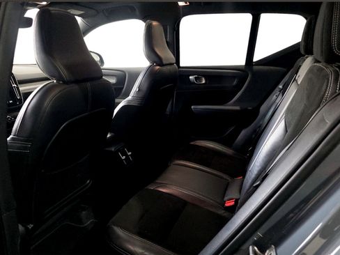 Used 2020 Volvo XC40 T4 R-Design w/ Protection Package Premier image 6