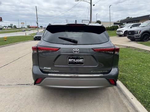 Used 2023 Toyota Highlander Platinum AWD/4WD image 4