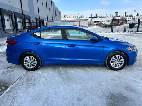 Used 2017 Hyundai Elantra SE FWD image 9