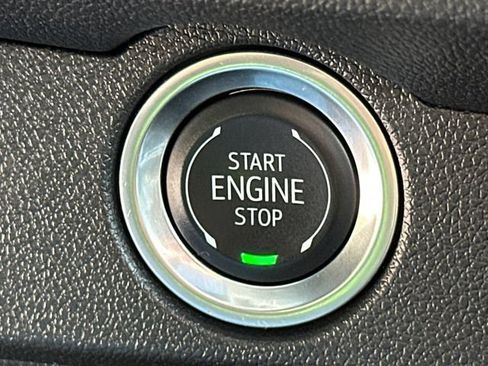 Used 2024 Chevrolet Traverse RS AWD/4WD image 36