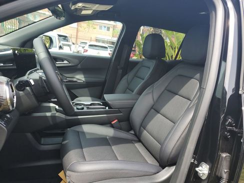 New 2026 Chevrolet Equinox LT w/ Convenience Package II FWD image 17