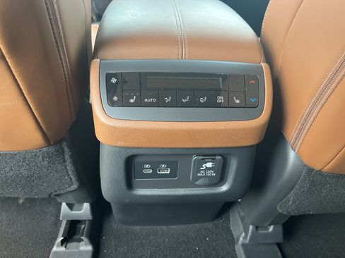 Used 2023 Nissan Pathfinder Platinum AWD/4WD image 12