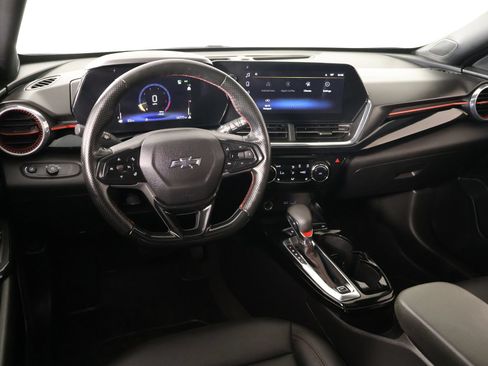 Used 2026 Chevrolet Trax RS w/ Sunroof Package FWD image 2