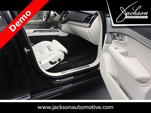 Used 2025 Volvo XC90 B5 Ultra w/ Lounge Package image 31