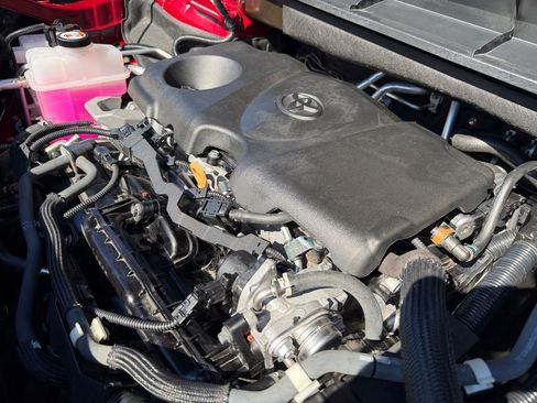Used 2022 Toyota Highlander XLE AWD/4WD image 30