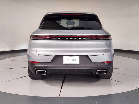 Used 2025 Porsche Cayenne AWD/4WD image 10
