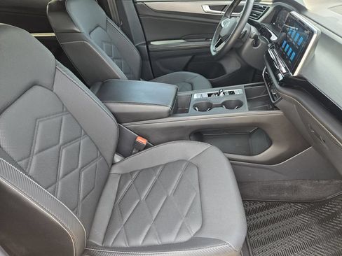 Used 2024 Volkswagen Atlas Cross Sport SE FWD image 13