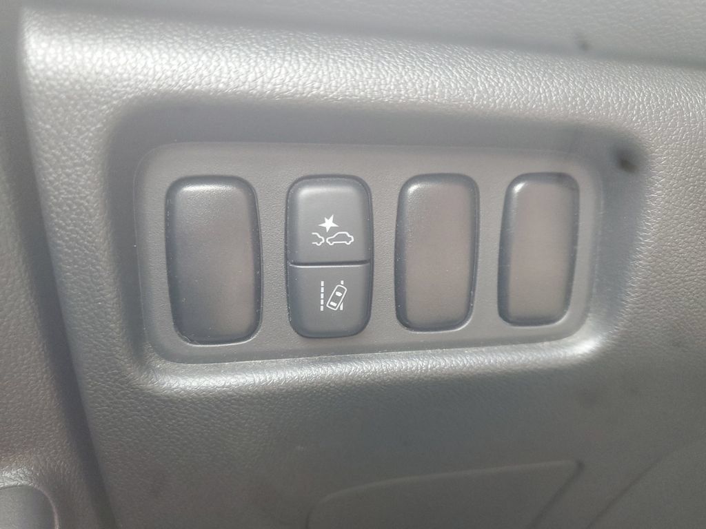 Used 2025 Mitsubishi Outlander Sport LE AWD/4WD image 19