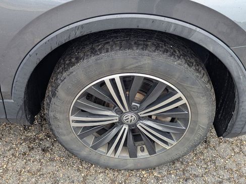 Used 2018 Volkswagen Tiguan SEL AWD/4WD image 33