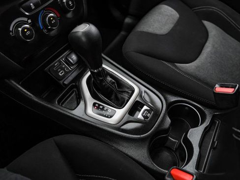 Used 2018 Jeep Cherokee Latitude image 22