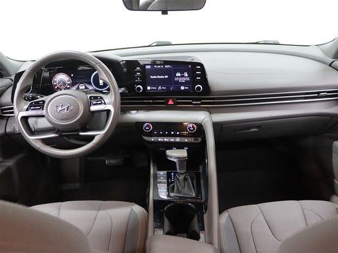 Used 2021 Hyundai Elantra SEL w/ Convenience Package image 16