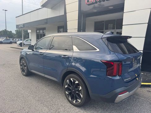 Used 2024 Kia Sorento EX w/ Panoramic Sunroof Package FWD image 6