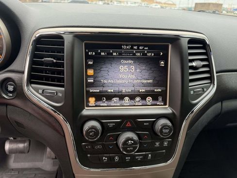 Used 2017 Jeep Grand Cherokee Laredo w/ Quick Order Package 2BE image 20