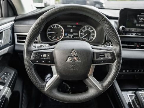 Used 2022 Mitsubishi Outlander ES image 28