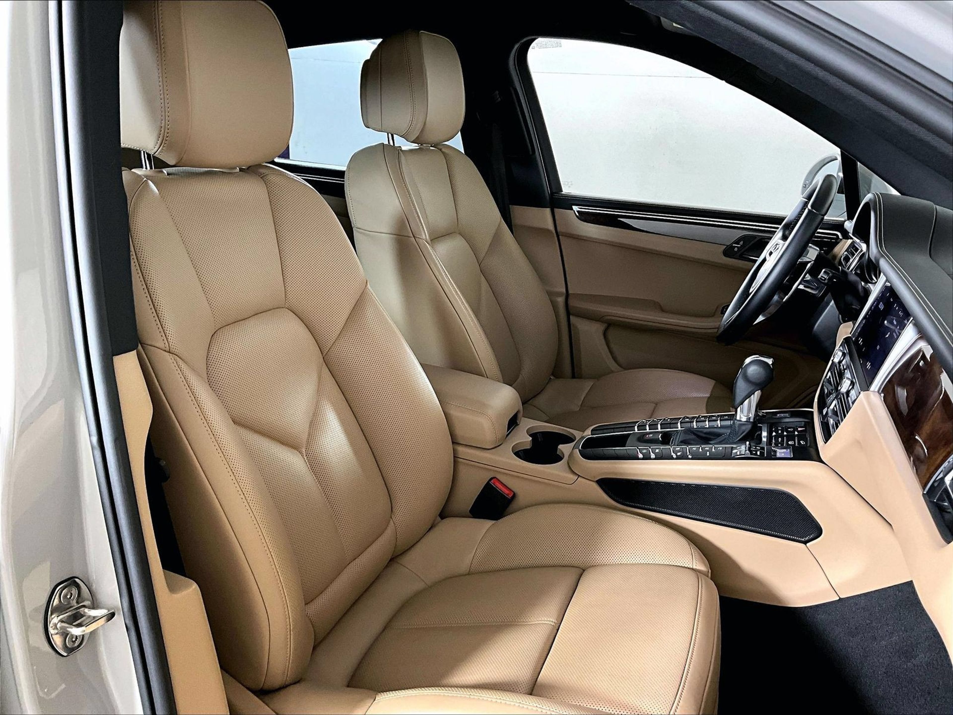 Certified 2021 Porsche Macan S AWD/4WD image 18