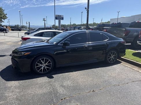 Used 2021 Toyota Camry SE FWD image 10