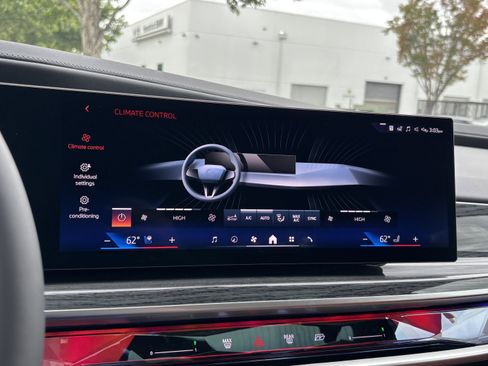 New 2026 BMW 750e xDrive AWD/4WD image 32
