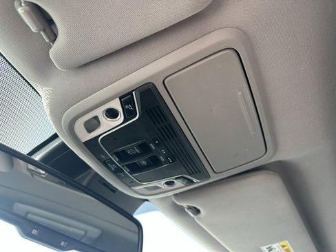 Used 2017 Honda Pilot Elite image 17