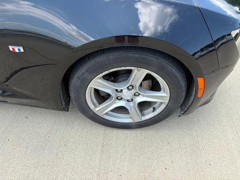 Used 2018 Chevrolet Camaro LT RWD image 11
