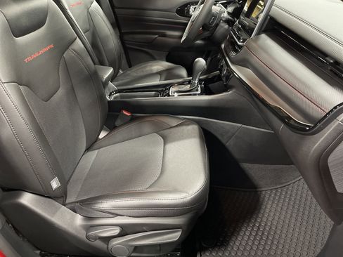 Used 2024 Jeep Compass Trailhawk image 13