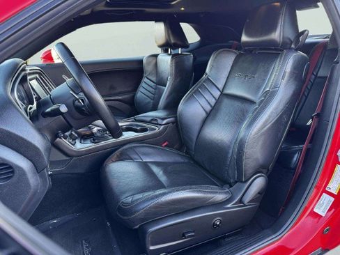 Used 2015 Dodge Challenger SRT image 20