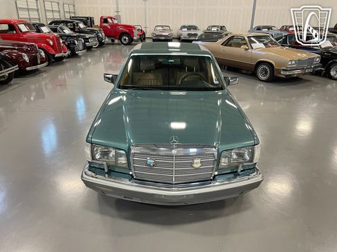 Used 1987 Mercedes-Benz 420 SEL image 2