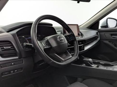 Used 2025 Nissan Rogue SV FWD image 23