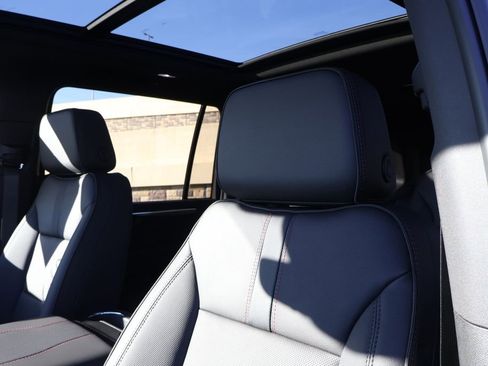 New 2026 Chevrolet Suburban RST image 16