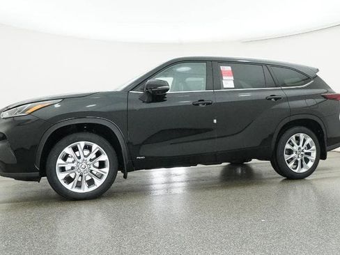 New 2026 Toyota Highlander Limited image 18