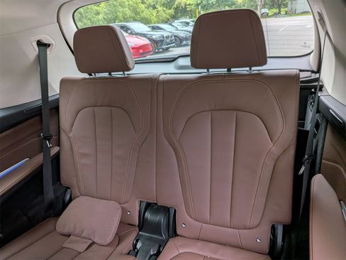 Used 2022 BMW X7 xDrive40i w/ Premium Package image 32