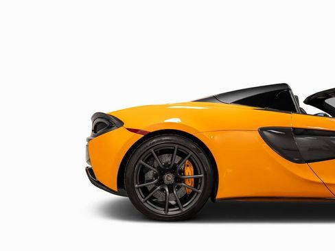 Used 2018 McLaren 570S Spider image 29