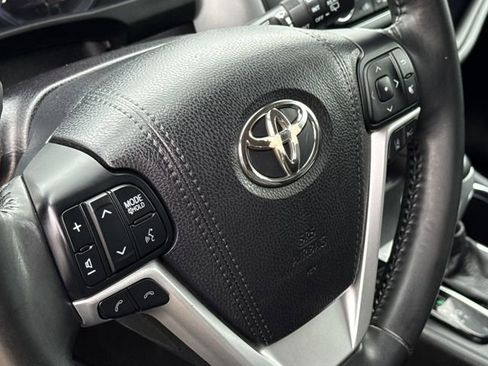 Used 2017 Toyota Highlander SE AWD/4WD image 29