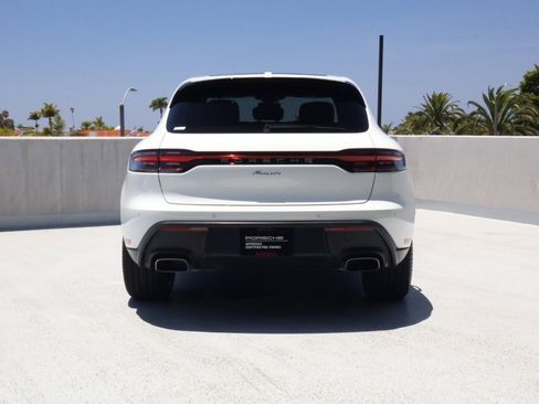 Certified 2025 Porsche Macan AWD/4WD image 10