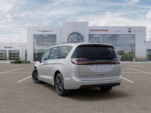 New 2026 Chrysler Pacifica Select FWD image 3