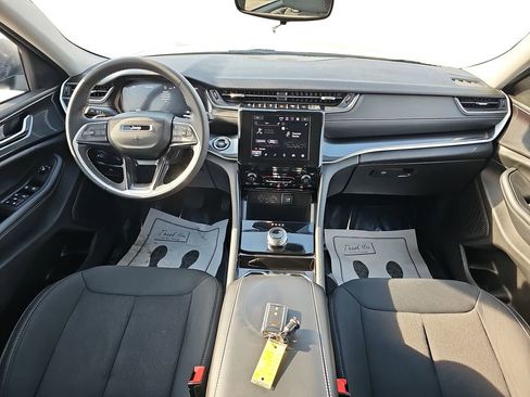 Used 2023 Jeep Grand Cherokee L Laredo image 12