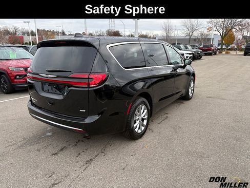 New 2026 Chrysler Pacifica Select image 8