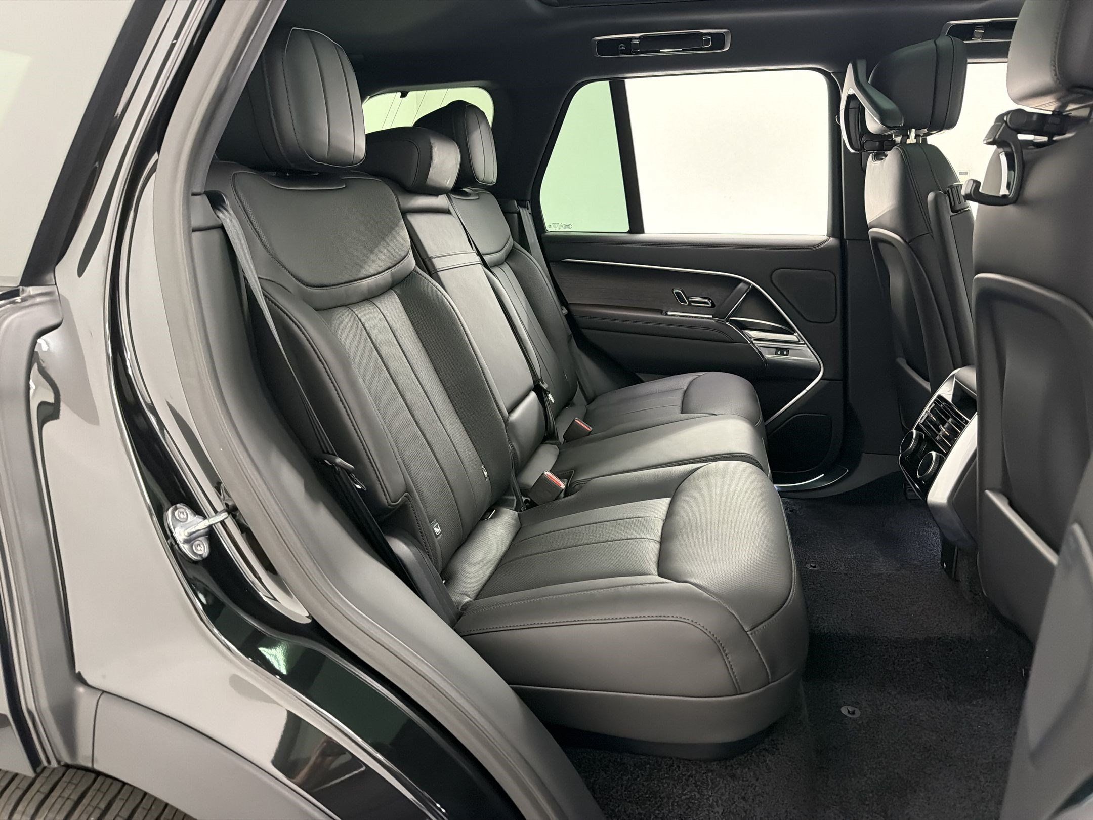 New 2026 Land Rover Range Rover SE AWD/4WD image 35